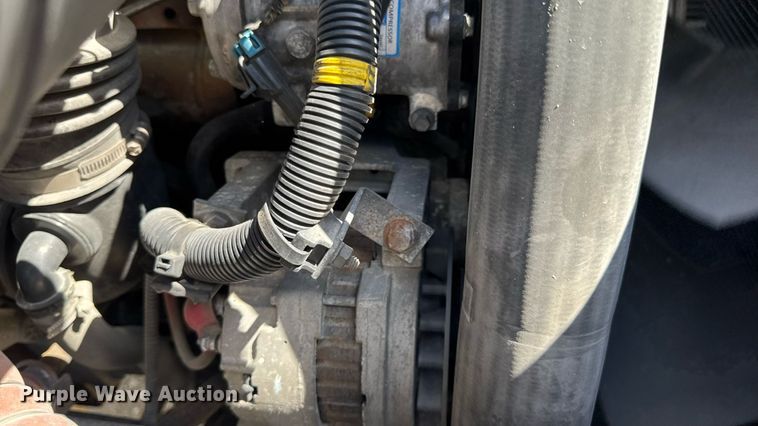 image for item DW6535 2010 International 4300 truck cab and chassis