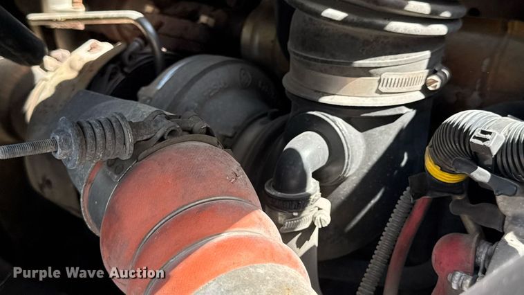 image for item DW6535 2010 International 4300 truck cab and chassis