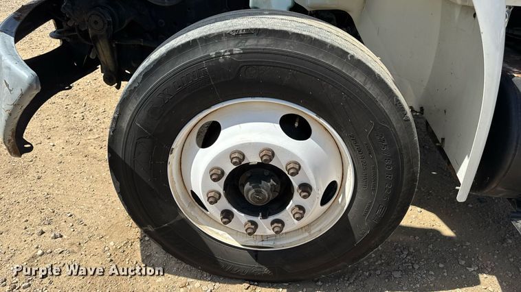 image for item DW6535 2010 International 4300 truck cab and chassis