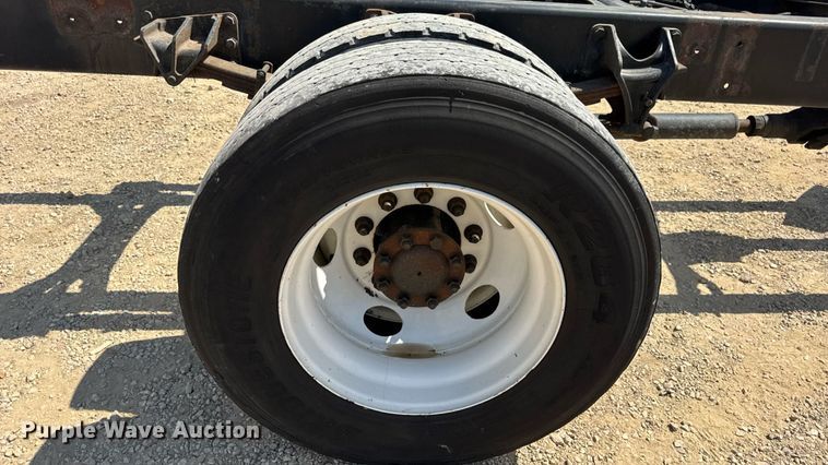 image for item DW6535 2010 International 4300 truck cab and chassis