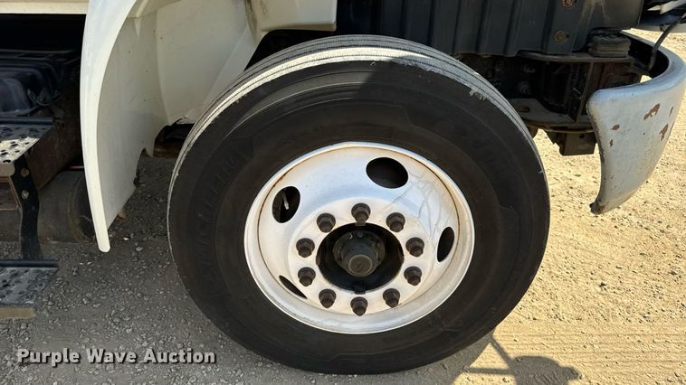 image for item DW6535 2010 International 4300 truck cab and chassis