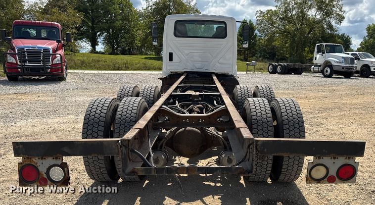 image for item DW6536 2010 International 4400 truck cab and chassis