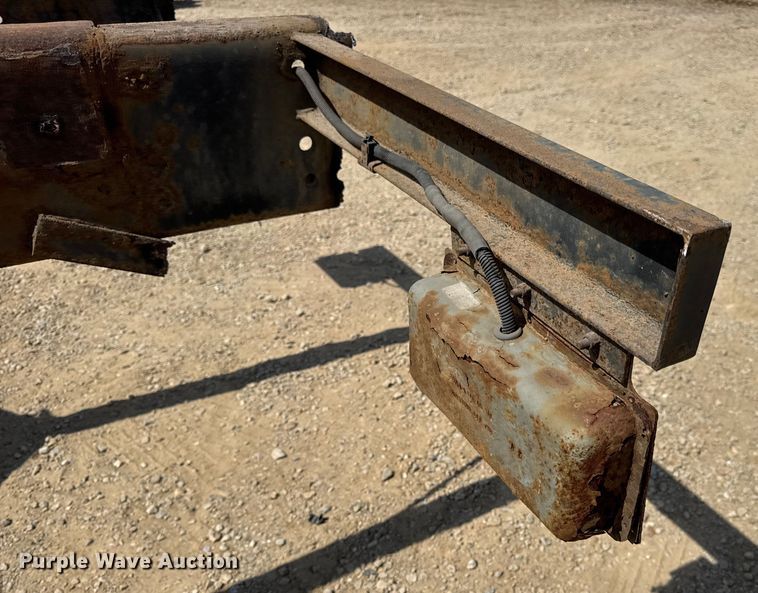 image for item DW6536 2010 International 4400 truck cab and chassis