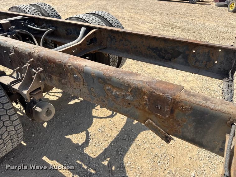 image for item DW6536 2010 International 4400 truck cab and chassis