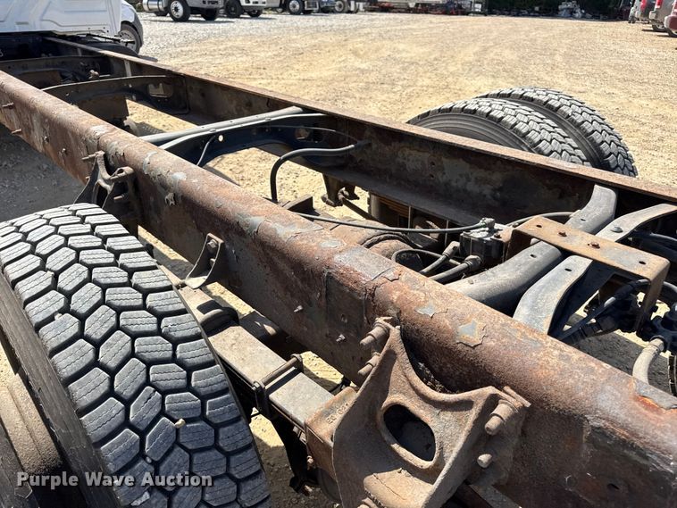 image for item DW6536 2010 International 4400 truck cab and chassis