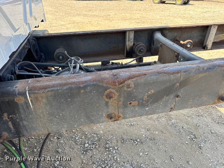 image for item DW6536 2010 International 4400 truck cab and chassis