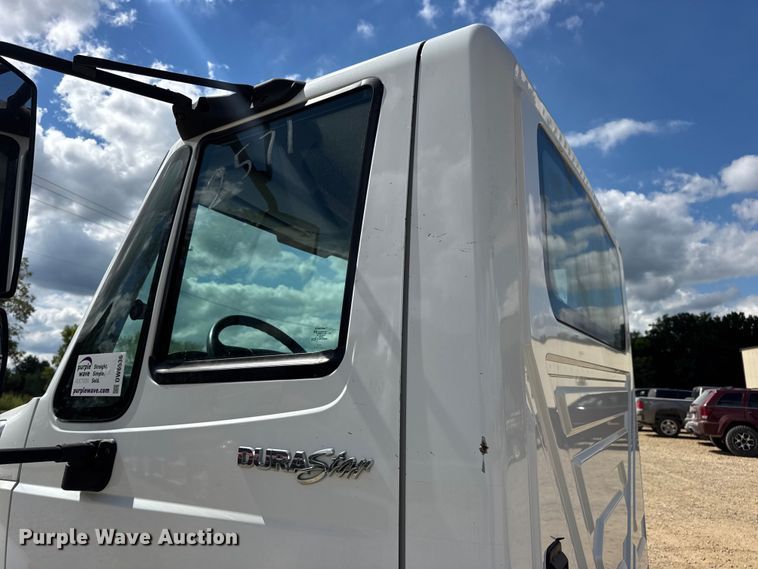image for item DW6536 2010 International 4400 truck cab and chassis