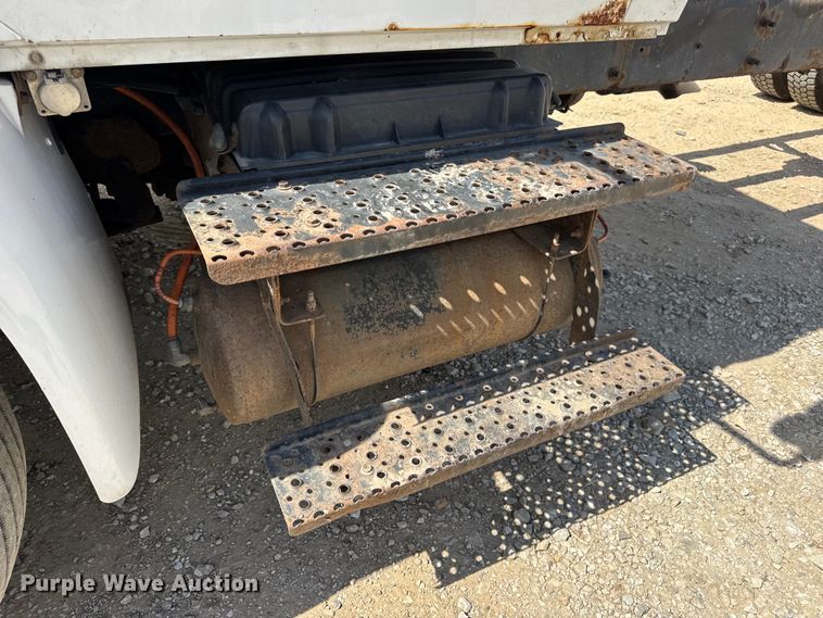 image for item DW6536 2010 International 4400 truck cab and chassis