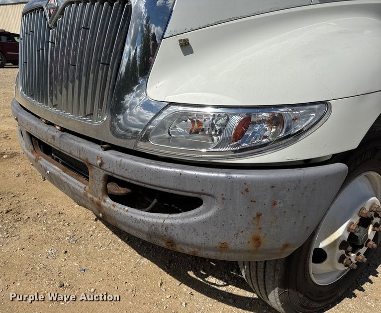 image for item DW6536 2010 International 4400 truck cab and chassis