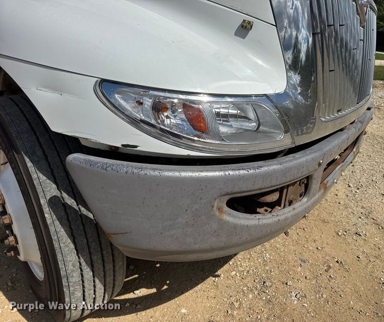 image for item DW6536 2010 International 4400 truck cab and chassis