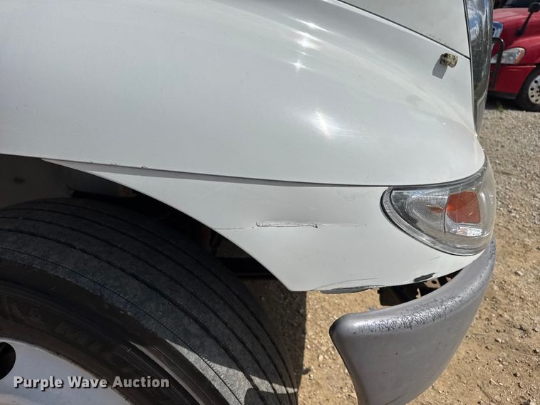 image for item DW6536 2010 International 4400 truck cab and chassis