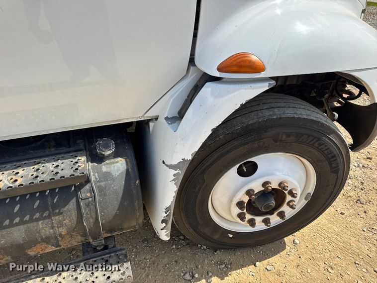 image for item DW6536 2010 International 4400 truck cab and chassis