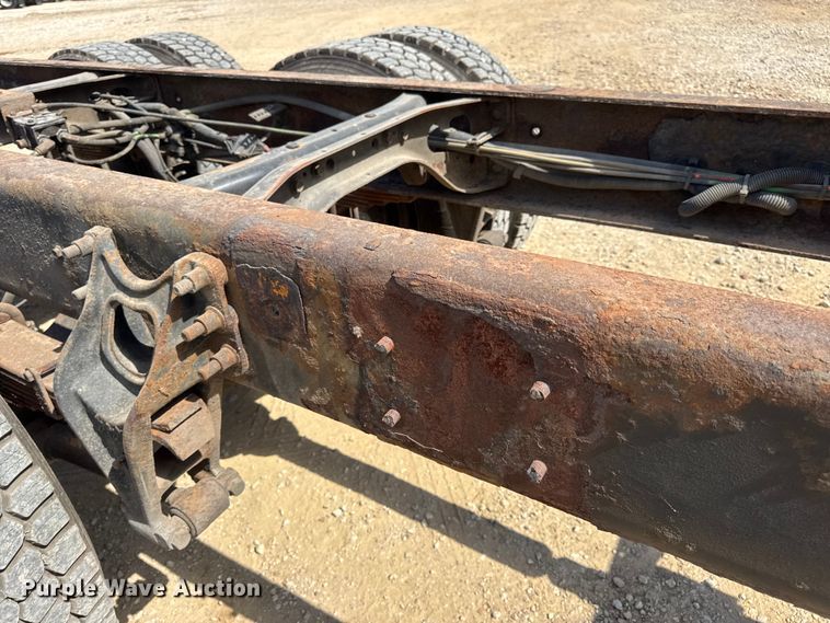 image for item DW6536 2010 International 4400 truck cab and chassis