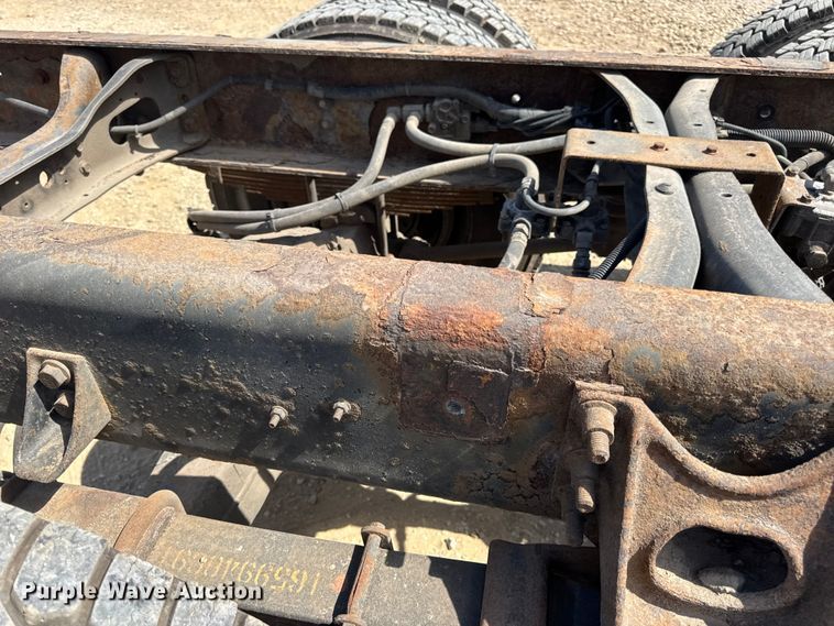 image for item DW6536 2010 International 4400 truck cab and chassis