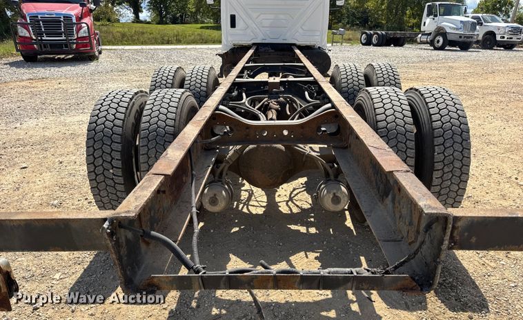 image for item DW6536 2010 International 4400 truck cab and chassis