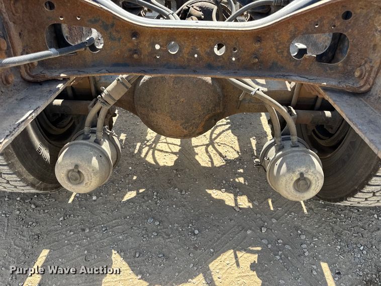 image for item DW6536 2010 International 4400 truck cab and chassis