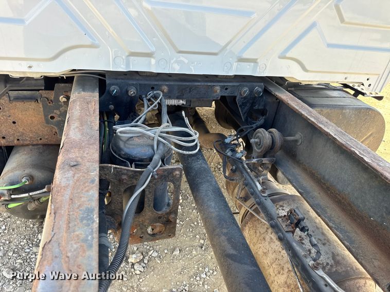 image for item DW6536 2010 International 4400 truck cab and chassis