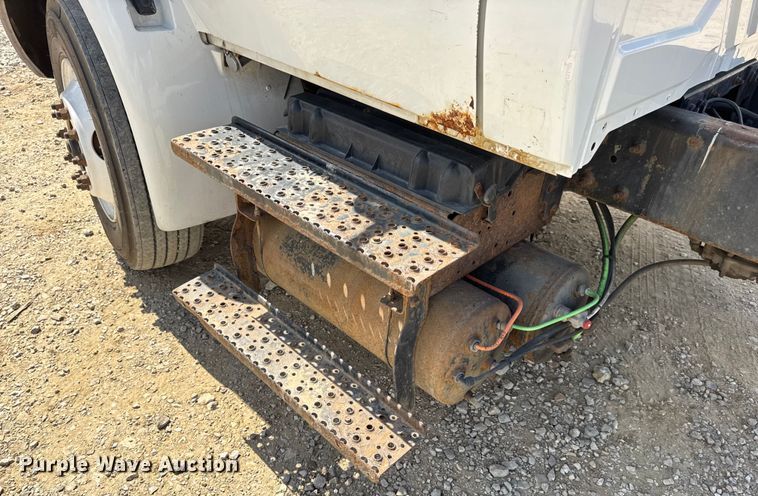 image for item DW6536 2010 International 4400 truck cab and chassis