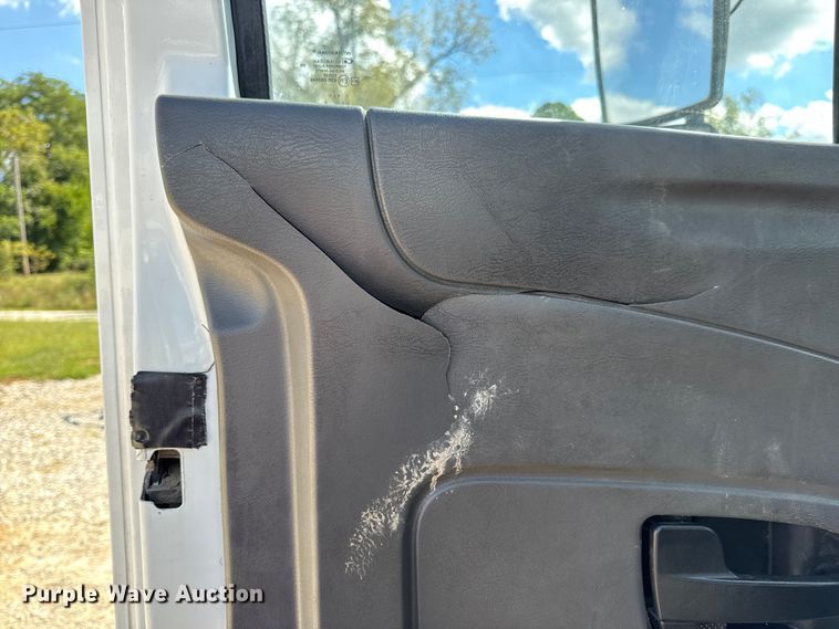 image for item DW6536 2010 International 4400 truck cab and chassis