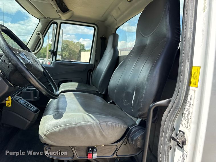 image for item DW6536 2010 International 4400 truck cab and chassis