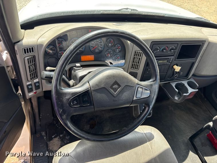 image for item DW6536 2010 International 4400 truck cab and chassis