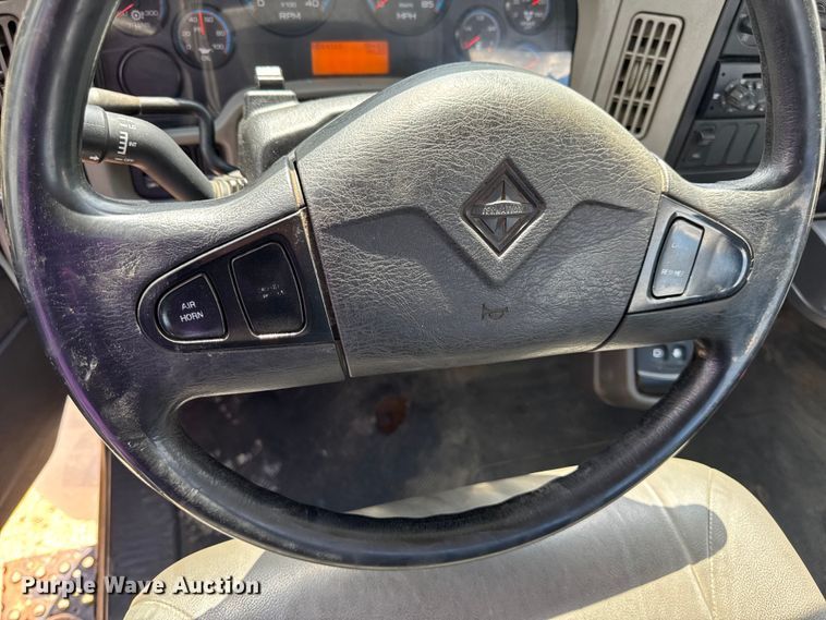 image for item DW6536 2010 International 4400 truck cab and chassis