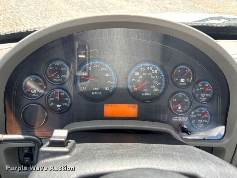 image for item DW6536 2010 International 4400 truck cab and chassis