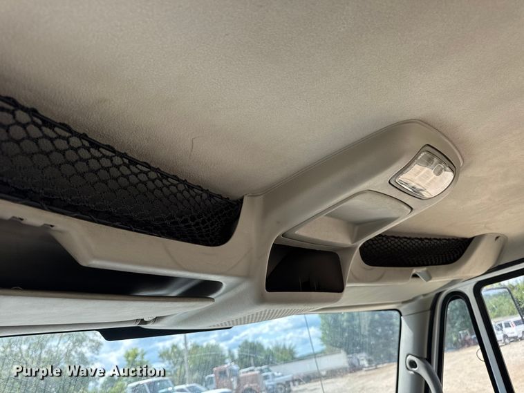 image for item DW6536 2010 International 4400 truck cab and chassis