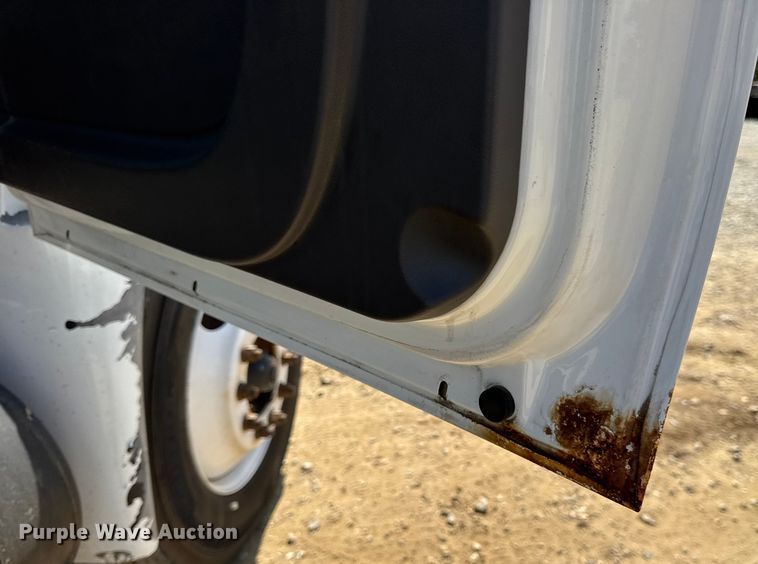 image for item DW6536 2010 International 4400 truck cab and chassis