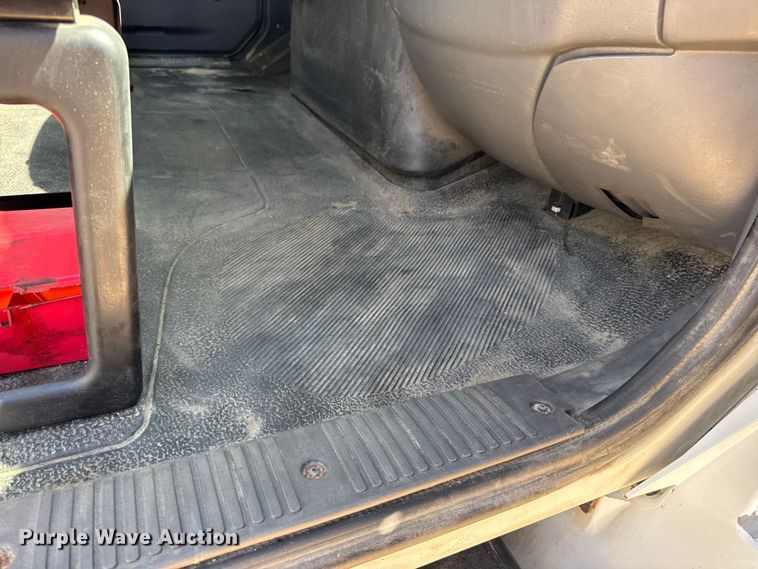 image for item DW6536 2010 International 4400 truck cab and chassis