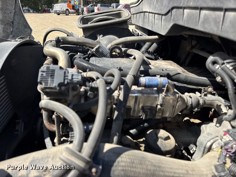 image for item DW6536 2010 International 4400 truck cab and chassis