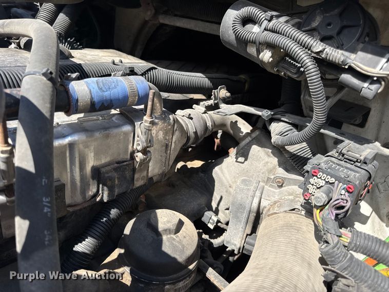 image for item DW6536 2010 International 4400 truck cab and chassis