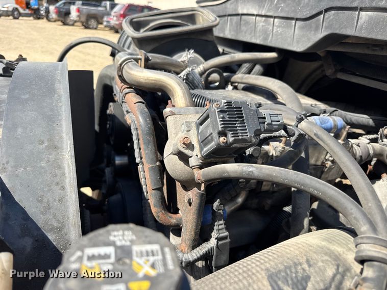 image for item DW6536 2010 International 4400 truck cab and chassis