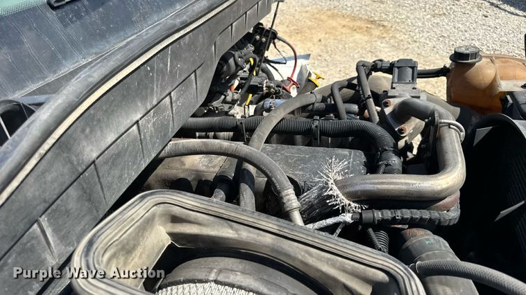 image for item DW6536 2010 International 4400 truck cab and chassis