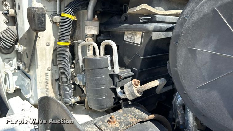 image for item DW6536 2010 International 4400 truck cab and chassis