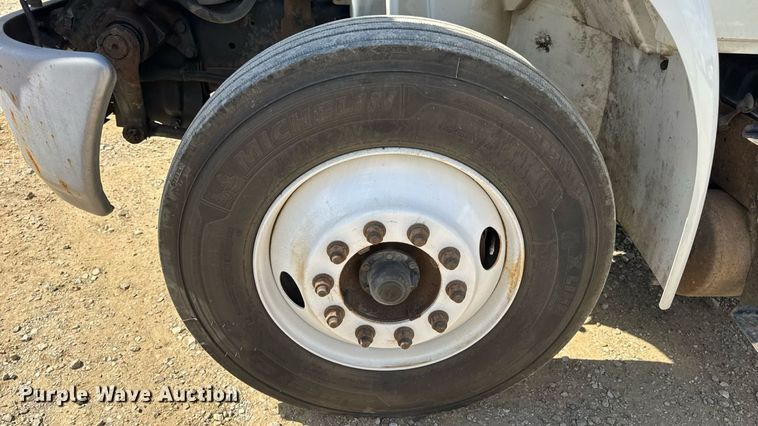 image for item DW6536 2010 International 4400 truck cab and chassis