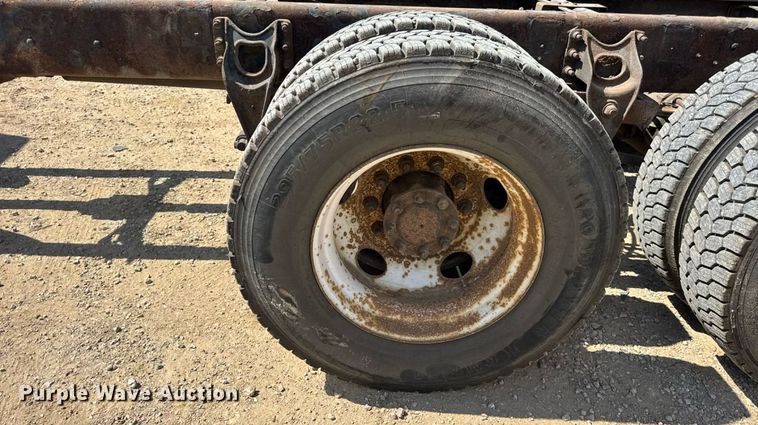 image for item DW6536 2010 International 4400 truck cab and chassis