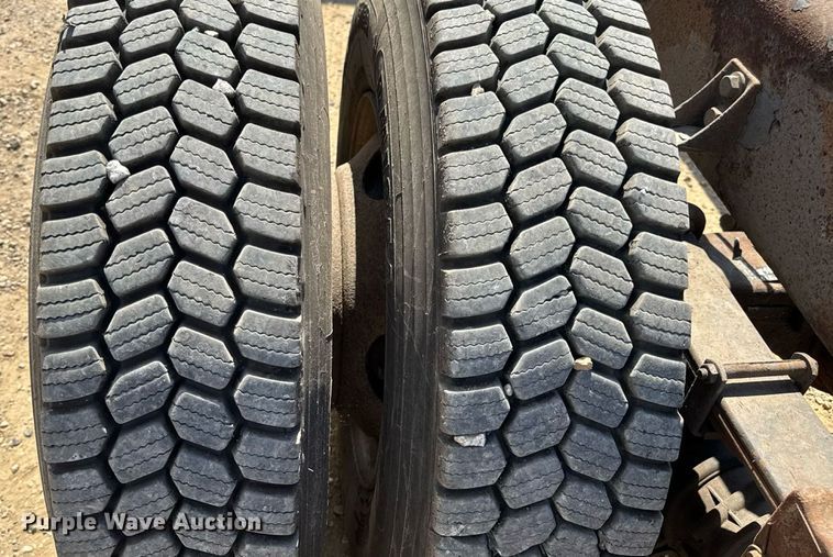 image for item DW6536 2010 International 4400 truck cab and chassis