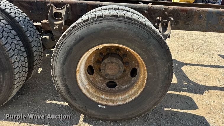 image for item DW6536 2010 International 4400 truck cab and chassis