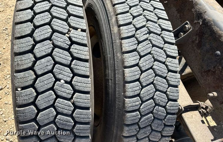 image for item DW6536 2010 International 4400 truck cab and chassis