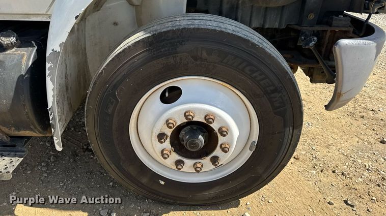 image for item DW6536 2010 International 4400 truck cab and chassis