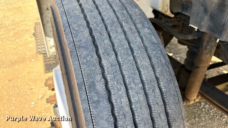 image for item DW6536 2010 International 4400 truck cab and chassis