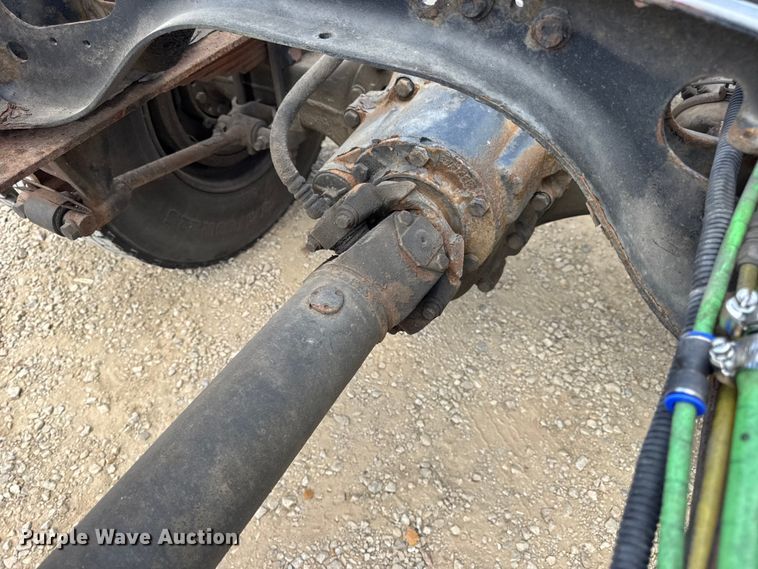 image for item DW6537 2004 International 4400 truck cab and chassis