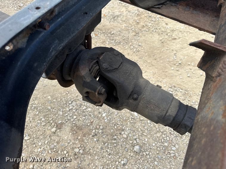 image for item DW6537 2004 International 4400 truck cab and chassis