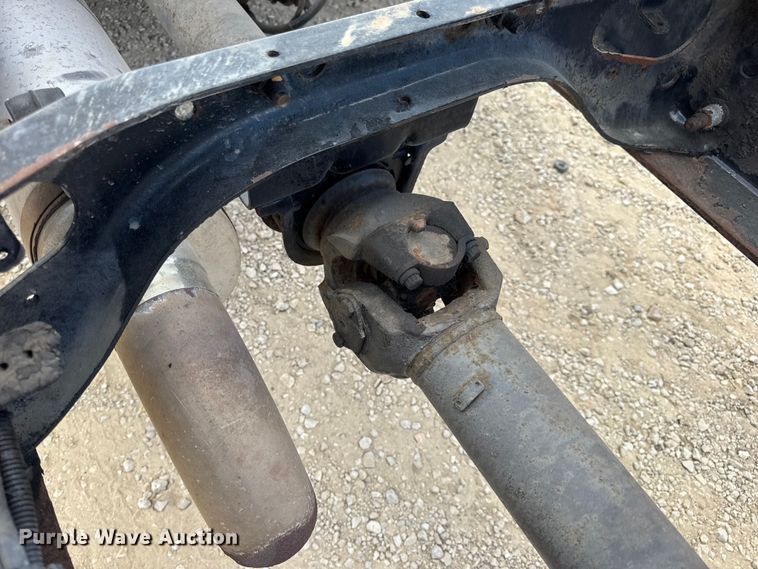 image for item DW6537 2004 International 4400 truck cab and chassis