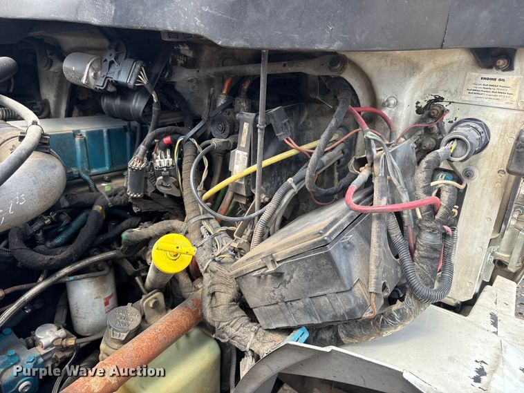 image for item DW6537 2004 International 4400 truck cab and chassis