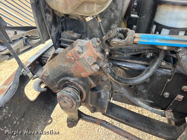 image for item DW6537 2004 International 4400 truck cab and chassis