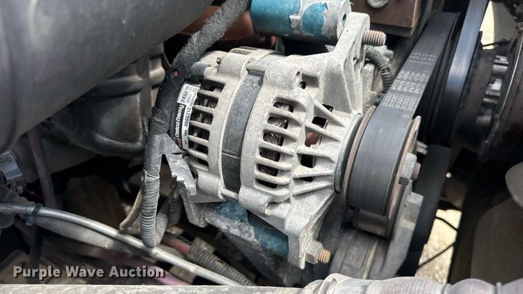 image for item DW6537 2004 International 4400 truck cab and chassis