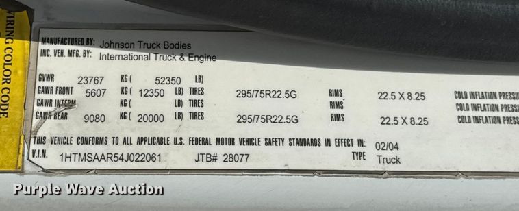 image for item DW6537 2004 International 4400 truck cab and chassis