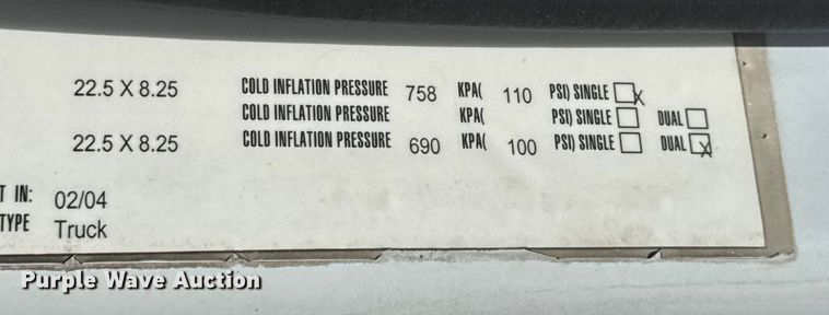 image for item DW6537 2004 International 4400 truck cab and chassis